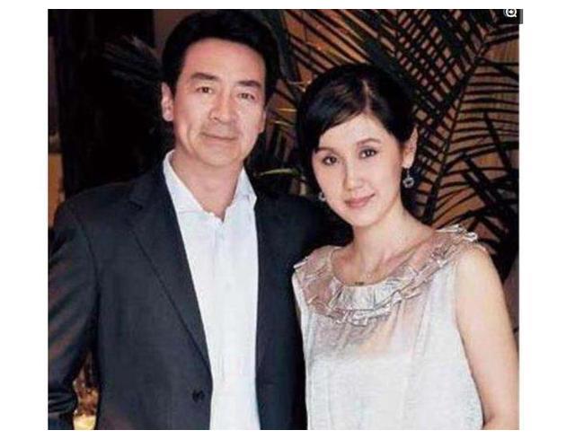 65岁寇振海和44岁漂亮妻子李婷的生活照|寇振海|李婷|生活照_新浪新闻