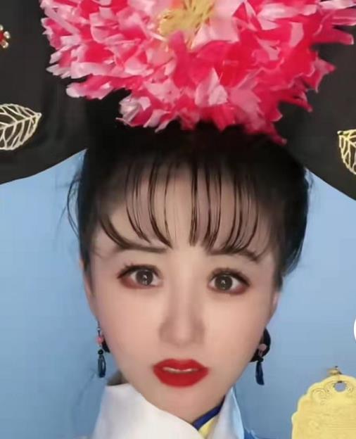 网红夏紫薇直播掉美颜,真实容颜曝光,引起网友热议__财经头条