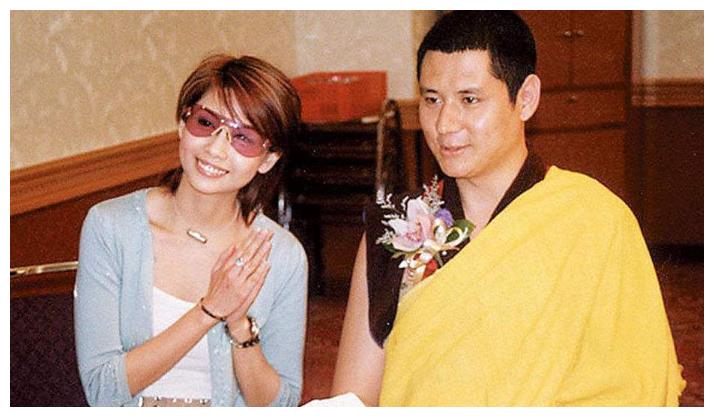 而关淑怡状况十分不尽如人意!如今生活非常窘迫,连酒店都住不起.