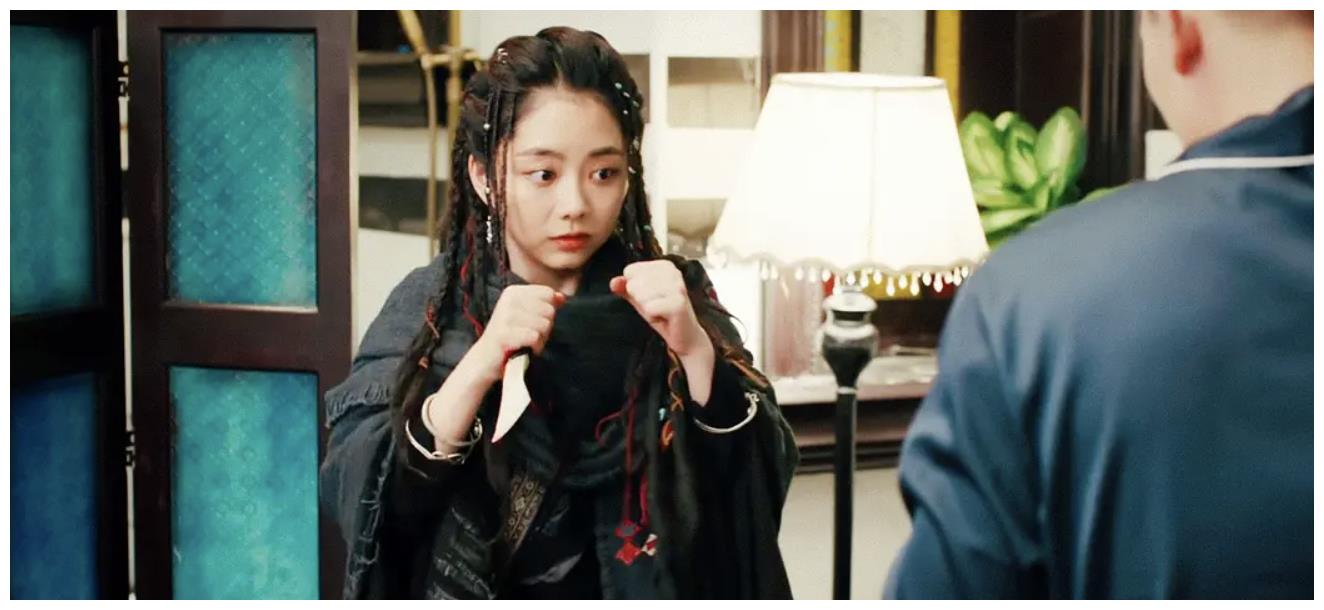 原来他就是《琅琊榜》里扮演天泉山庄之子卓青遥的青年演员言杰,小