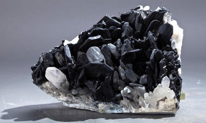 黑钨与白钨区别|铁矿|黑钨矿|白钨矿_新浪新闻