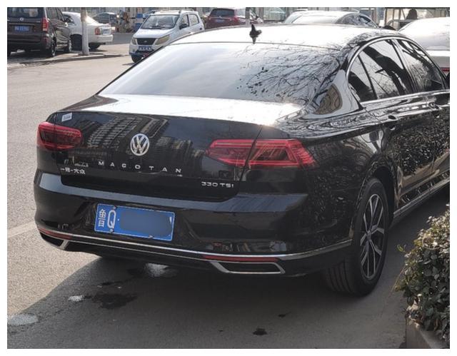 2020款一汽大众迈腾提车记,车主:尾标带字母,气势果然不一样