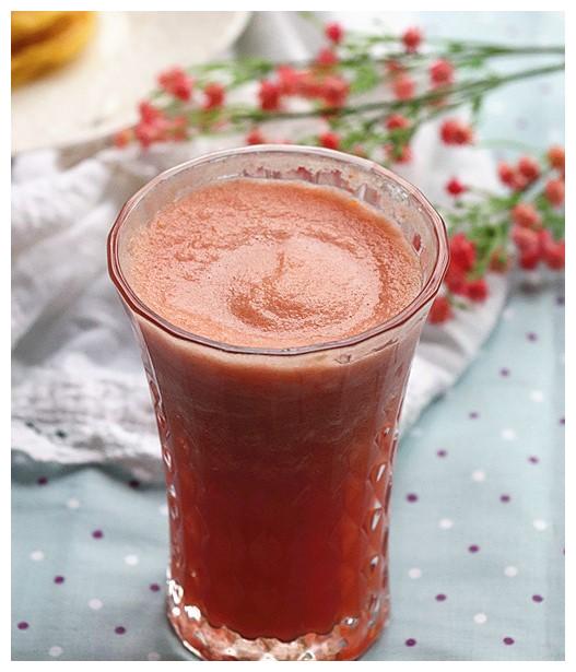 榨一杯蜂蜜苹果汁补充活力,开启元气满满一天