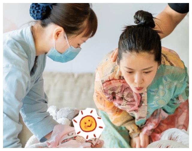 杜淳晒女儿萌照，小蛋饺戴大蝴蝶结，穿高奢婴儿服，从小被宠上天休闲区蓝鸢梦想 - Www.slyday.coM