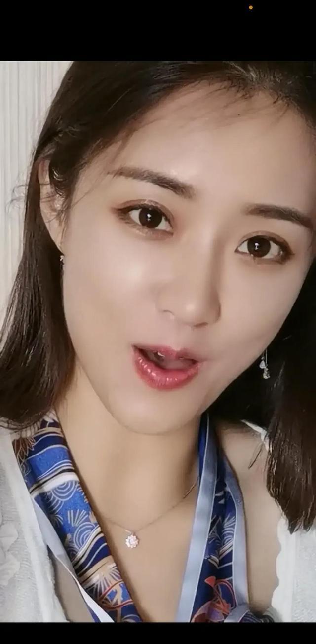 网红三妮劲爆全身照,媚丽诱惑勾人眼,最后最真实