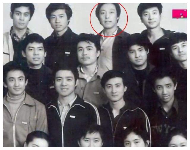 苏大强年轻时竟是校草原本觉得夸张看到照片才知没说谎