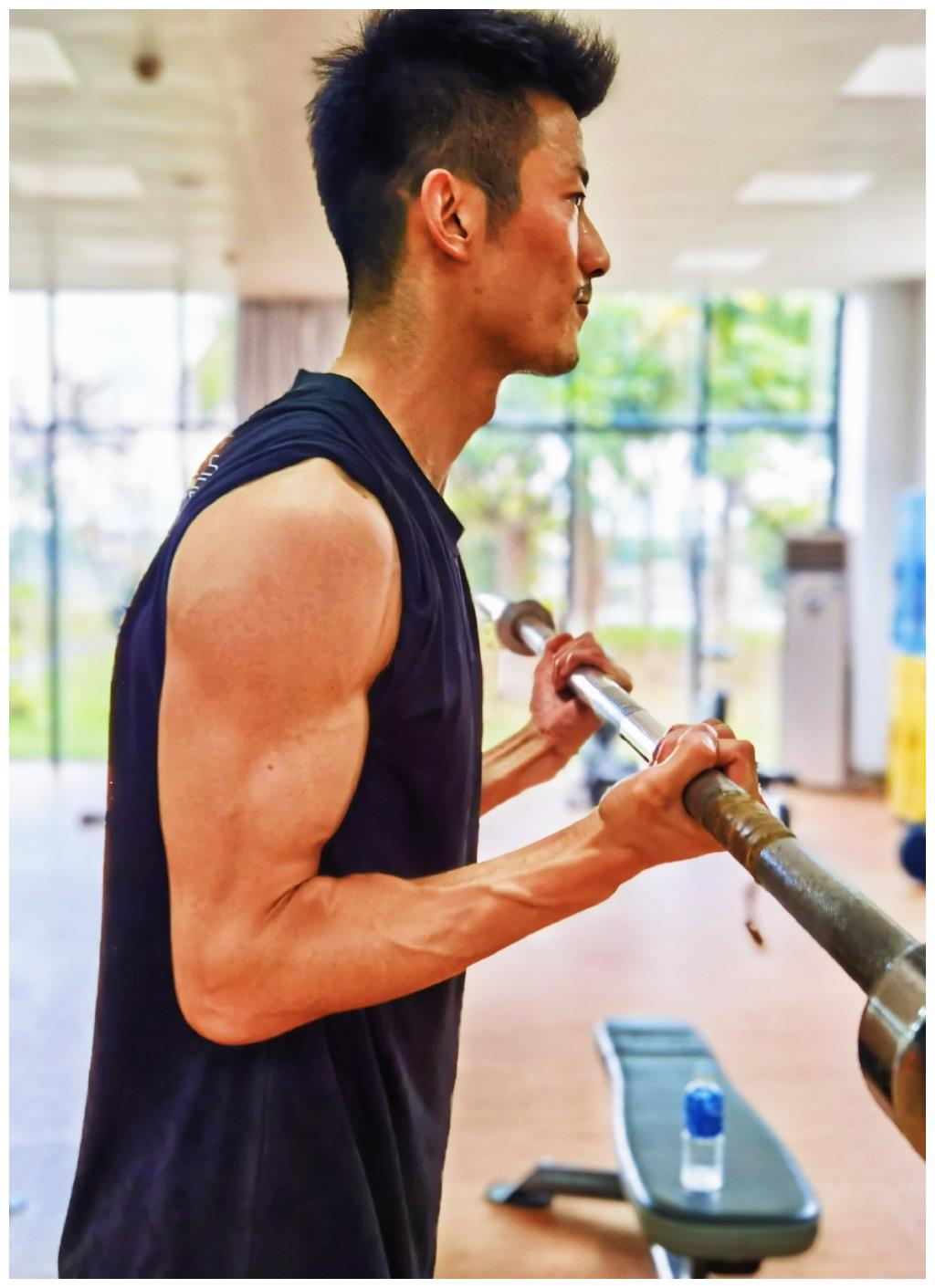 国羽奥运冠军封训期外出!为李永波站台,谌龙潜心修炼肌肉抢镜