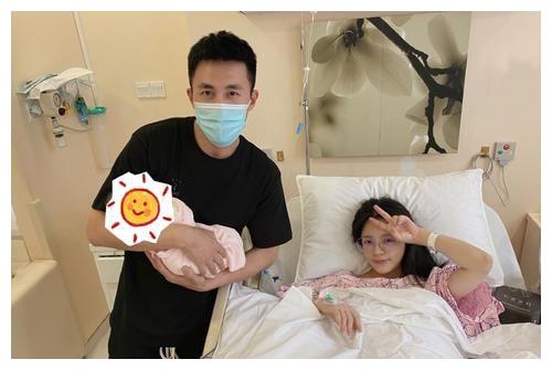 王灿发长文回忆生产过程曝女儿早产感谢老公杜淳贴心伺候月子