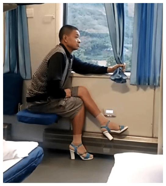 男人穿高跟鞋是一种什么样的体验哈哈哈大哥真够拼啊