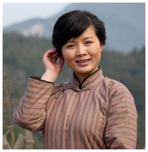 她曾因太胖被艺校拒绝，大学四年无戏可拍，36岁才大器晚成！__财经头条