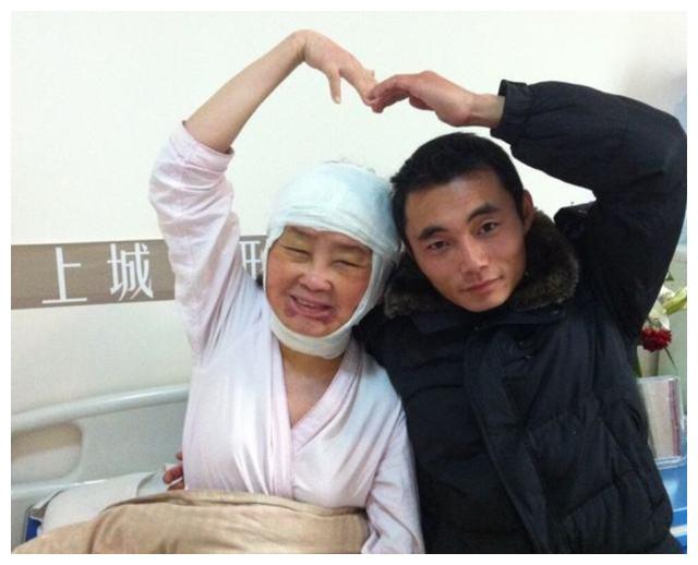 17年前,生完娃后"一夜变老"的80后女子,她和丈夫现在过得怎样