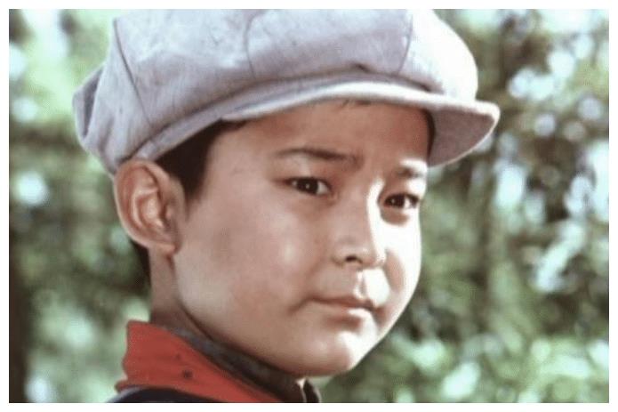 他因出演潘冬子而成名, 如今享受师级待遇, 妻子更厉害