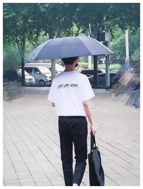 疑似时代峰峻工作人员打人,马嘉祺在一旁让助理劝架,细节见人品休闲区蓝鸢梦想 - Www.slyday.coM 疑似时代峰峻工作人员打人,马嘉祺在一旁让助理劝架,细节见人品休闲区蓝鸢梦想 - Www.slyday.coM