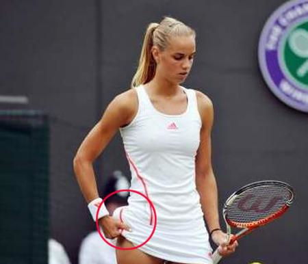 为何女网球运动员将球藏在裙子里?难道无惧走光?真相其实挺无奈