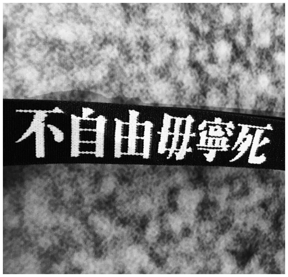 微丧治愈背景图万般皆是命半点不由人