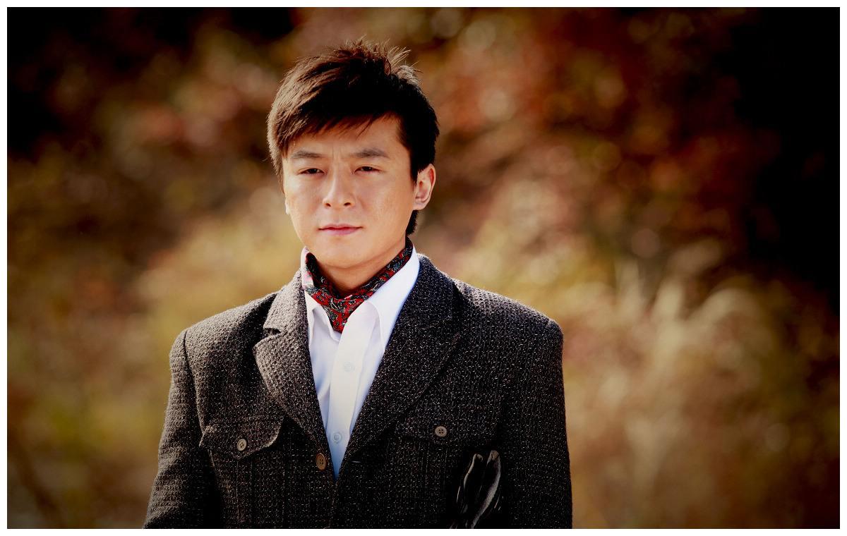 曾经比胡歌还红,因演了8年抗日神剧"跌落谷底",后来无戏可演|华子