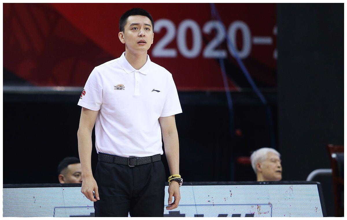 其次,随着总决赛g2实现了大翻盘,可以说在球队的心气上,辽宁男篮也