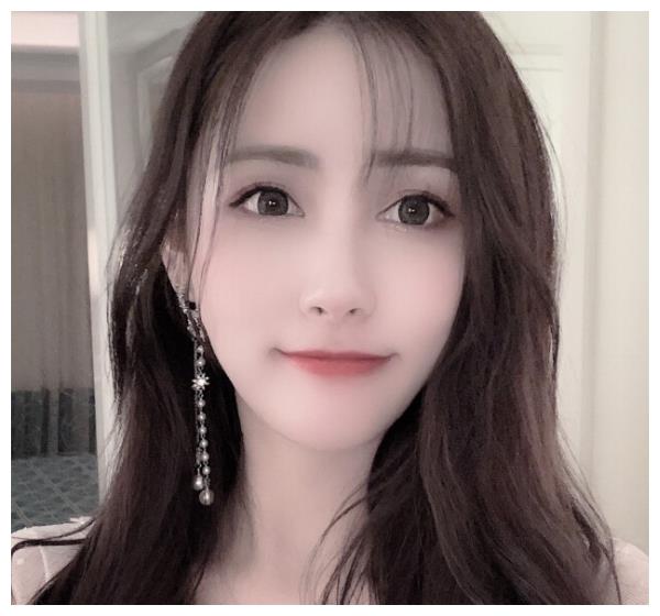 超火·至尊版·自截女头,"度娘"搜不出来同款,秀儿换上超开心