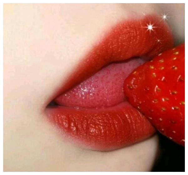 笑起来"很甜"的女生,嘴唇多半有"3特征",男生:这是我女神