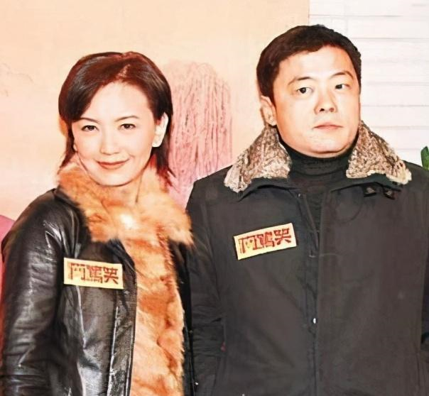 林肇基给了曾华倩一个世纪婚礼,嫁入豪门的曾华倩渐渐退出了观众的