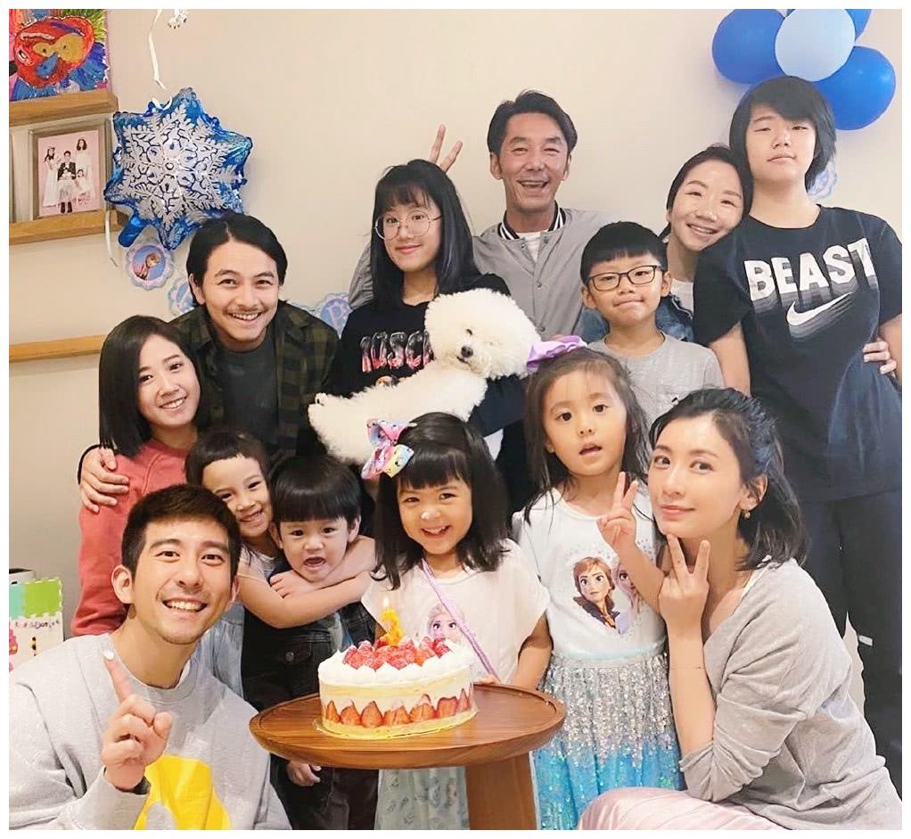 梧桐妹晒bo妞三岁生日照bo妞初显淑女气质萌过姐姐美过妈妈