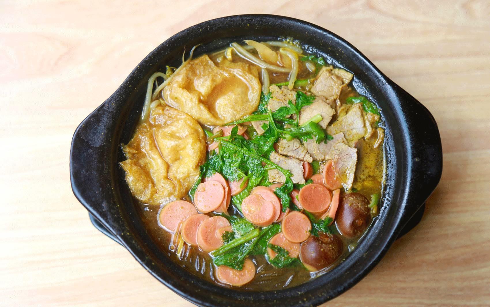 来碗砂锅牛丸粉丝,口感劲道,食材丰富,暖身又暖心