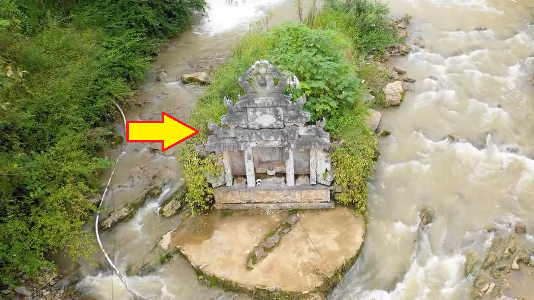 贵州最"霸气"的坟墓,建在河中央上百年,至今仍稳如泰山!