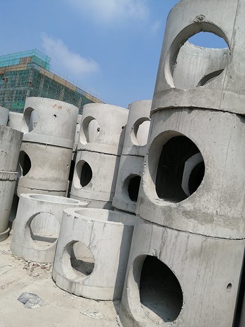 井筒,井盖和相关配件等组成,是用以清通,检查井的井状构筑物二,分类从