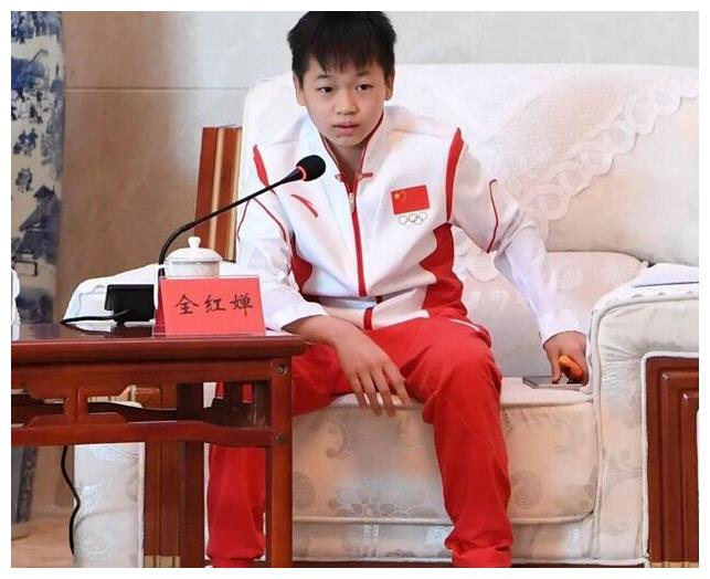 张家齐被接见后小嘴叭叭的能说，说得太正经了，自己都差点笑场休闲区蓝鸢梦想 - Www.slyday.coM