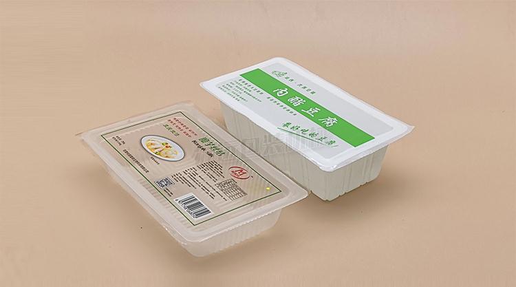 卤水豆腐盒包装机 盒装内酯卤水豆腐封口机 盒式自动封膜机