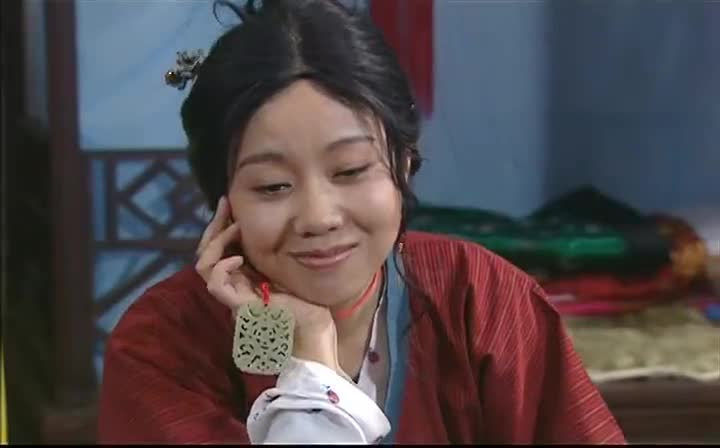 武林外传展堂把盗圣玉牌送掌柜小郭发现掌柜有了件新首饰