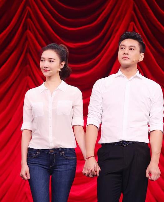 韩雯雯,朱孝天同框的样子太幸福了,虽然没穿情侣装,但仍很腻歪