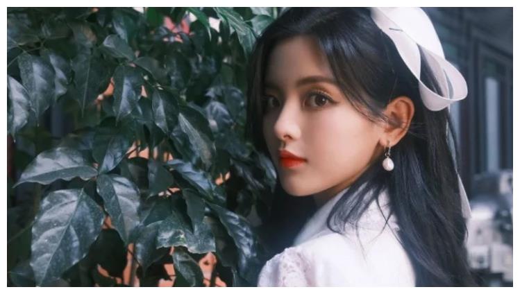 图片[6]-杨超越繁花大片，人比花艳，真是太美了!-沐风文化