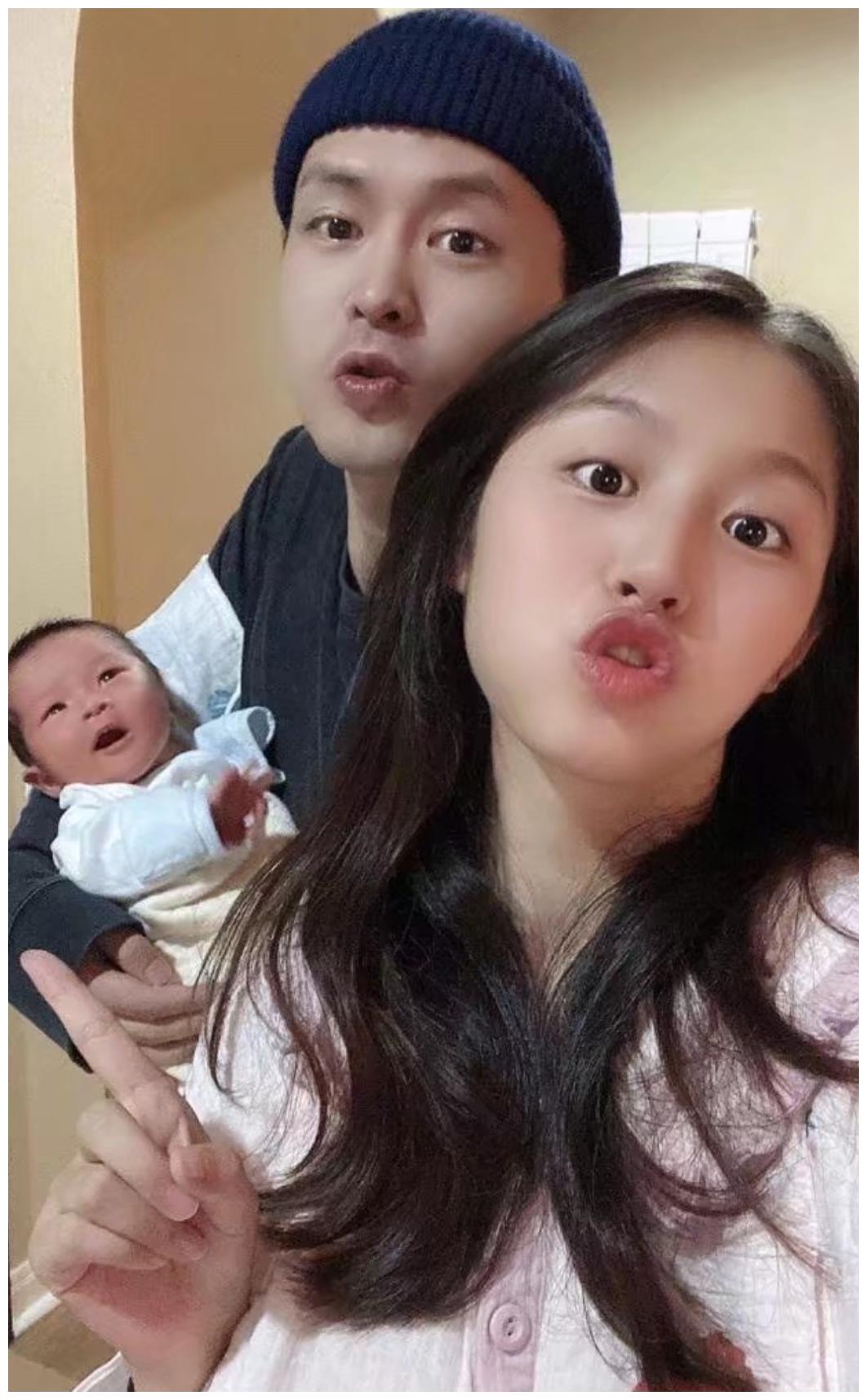 宁桓宇晒一家三口合照,爱妻产后脸色红润恢复快,小孩太软萌__财经头条