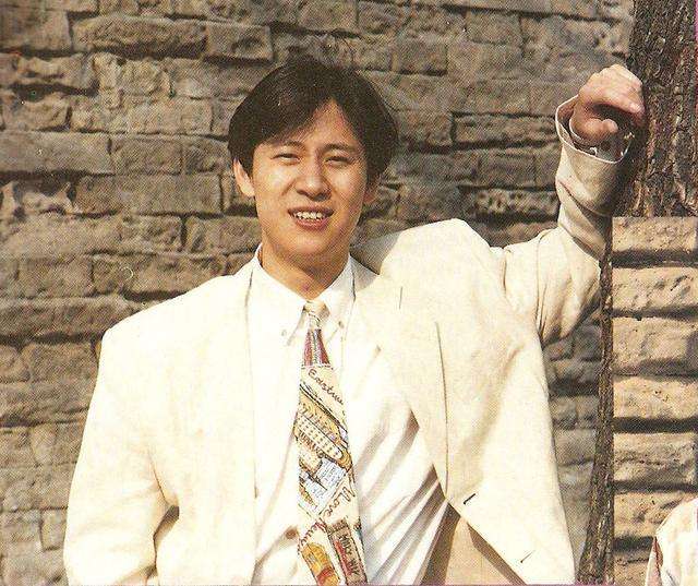 他是春晚金曲小王子,后来疑似退出文艺圈,其实是转行做制作人|解晓东