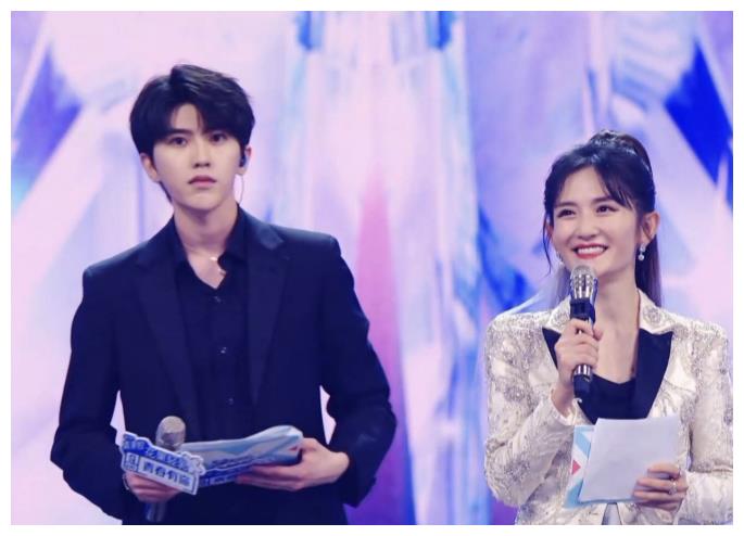 《青你2》决赛谢娜主持是败笔,和蔡徐坤尬聊,她被何炅保护太好