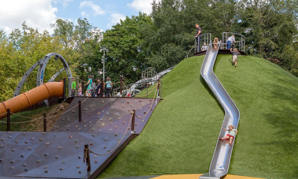 1 / 6 不锈钢滑梯是和山坡结合的最佳的游乐设施,也是物美价廉的景区