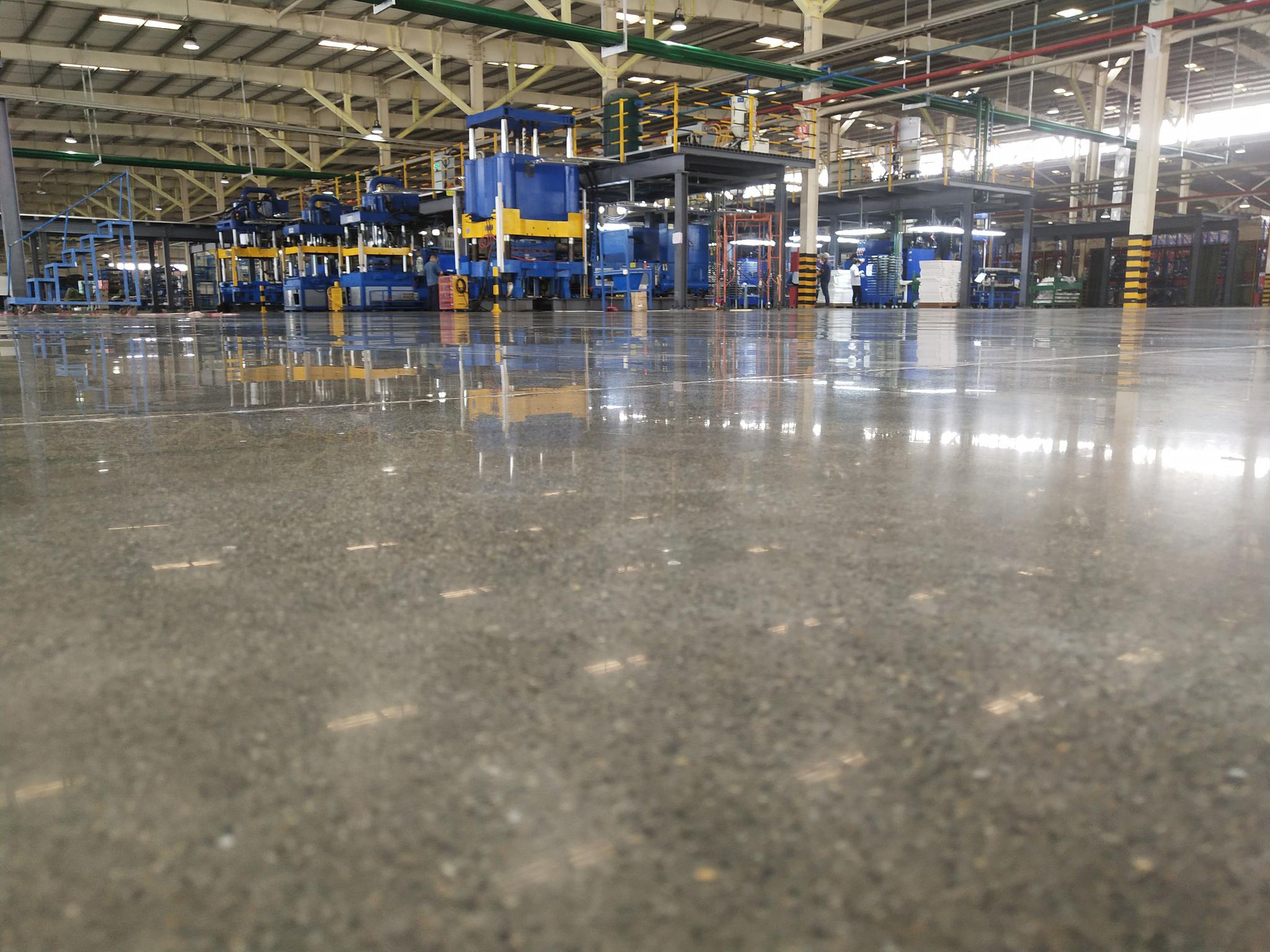 如何改造工厂的旧水泥地面