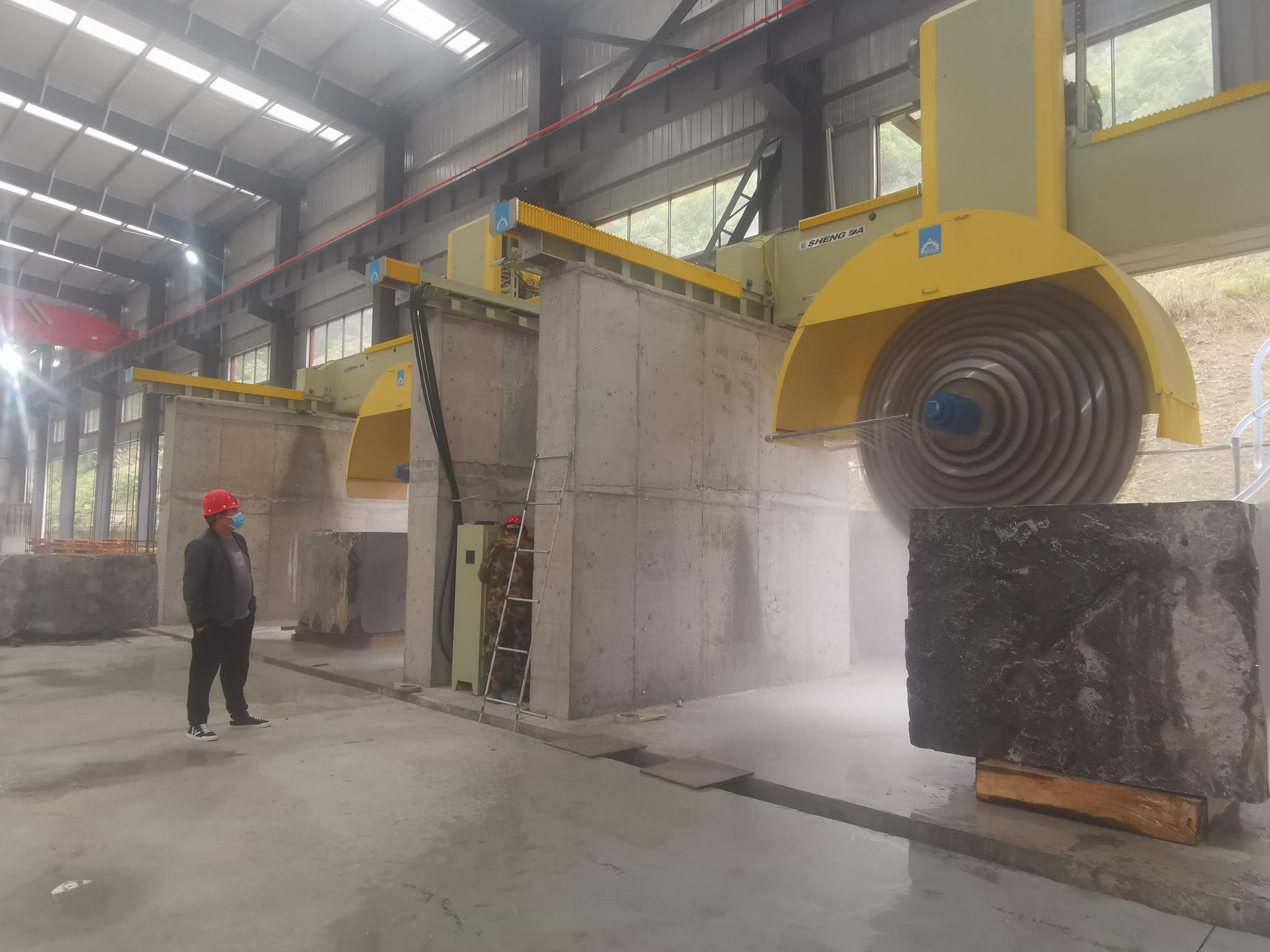 贵州息烽县:优化营商环境10万方石材加工厂建成投产