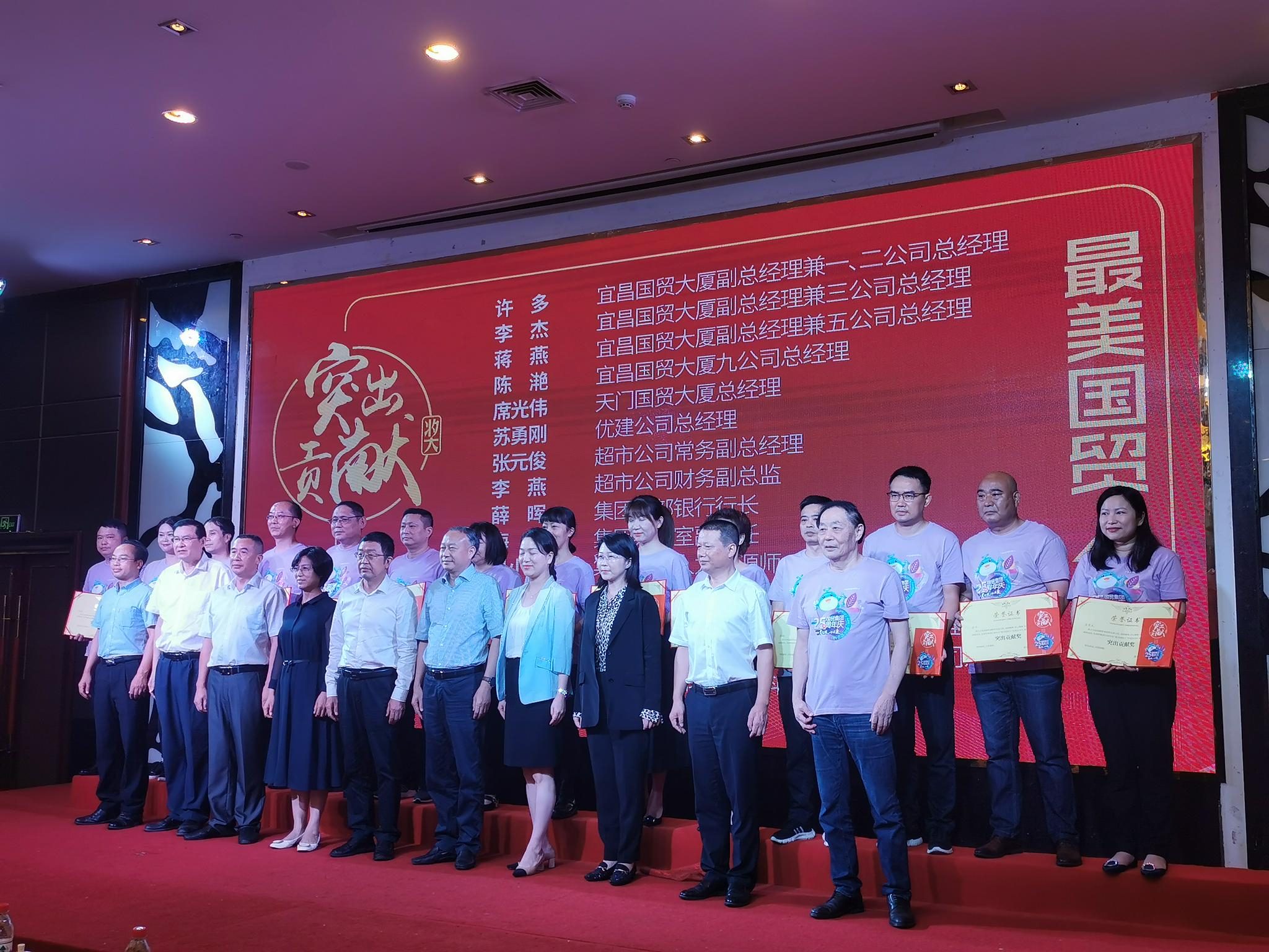 韩靖忠表示,将企业25周年庆主题确定为"爱无限,心不变",就是要饮水