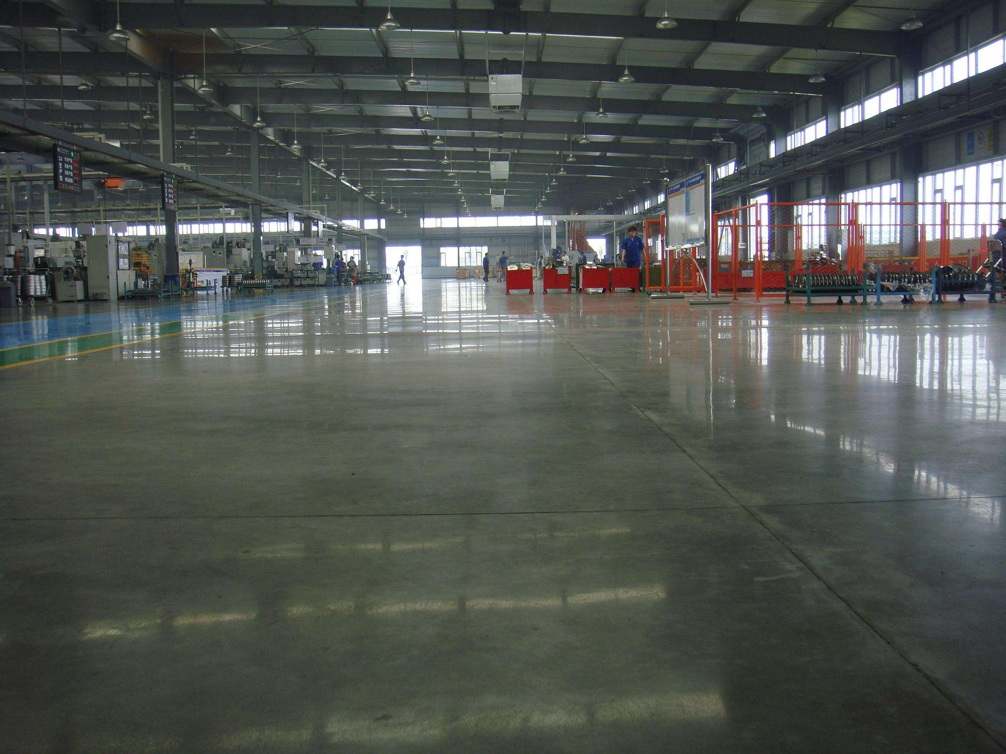 怎么将粗糙的水泥地面变得光滑美观呢