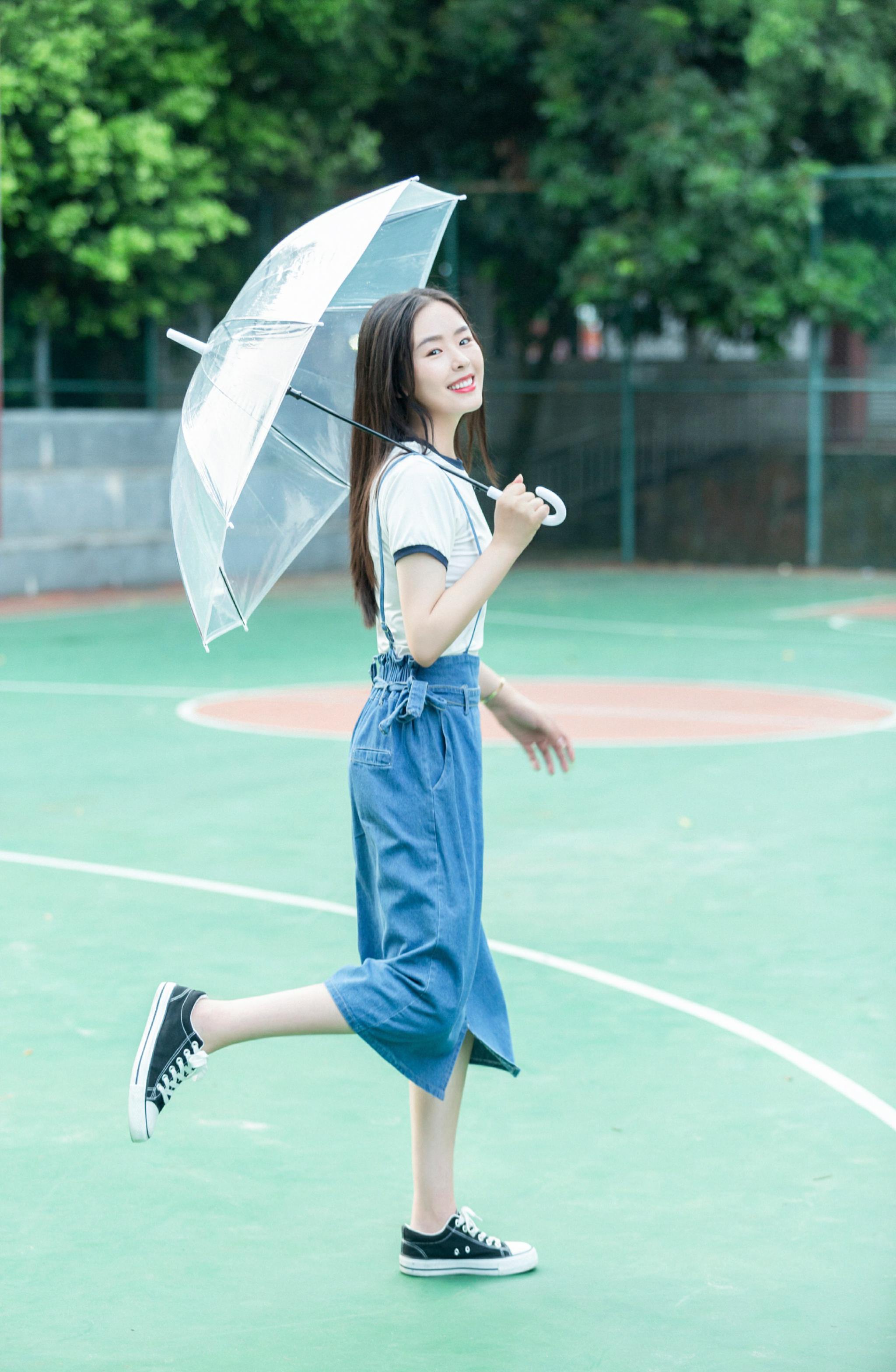 张嘉轩祖籍河南,是毕业于北京电影学院表演系的正统"科班"演员,曾经在