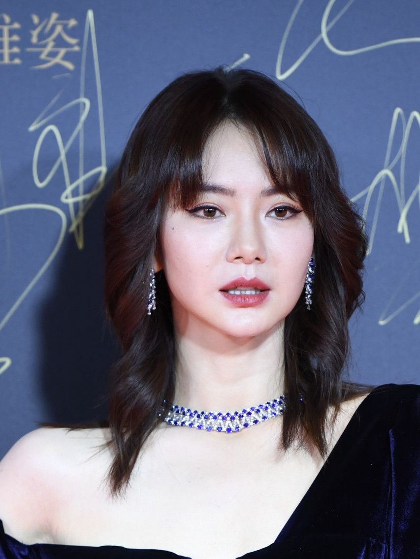 图一是好美的戚薇女神,卷发妩媚,直发好清纯!