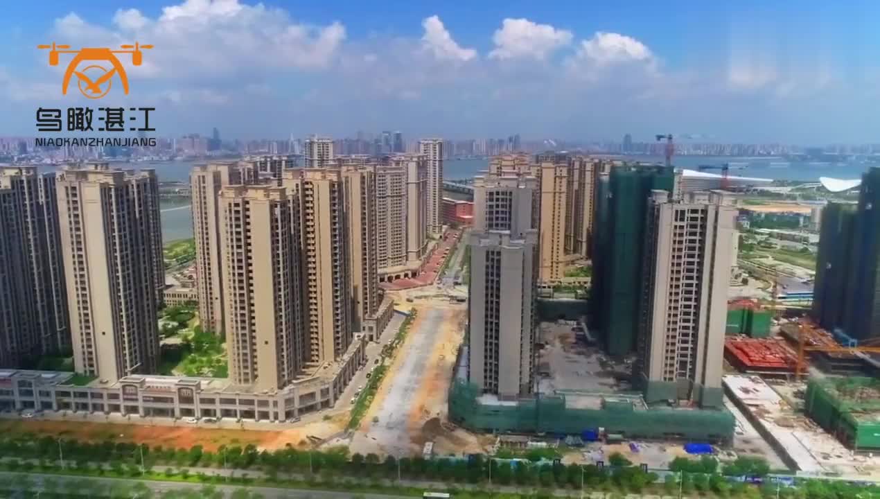 航拍总投资35亿元的粤西湛江海东广场,鸟瞰湛江一湾两岸天际线