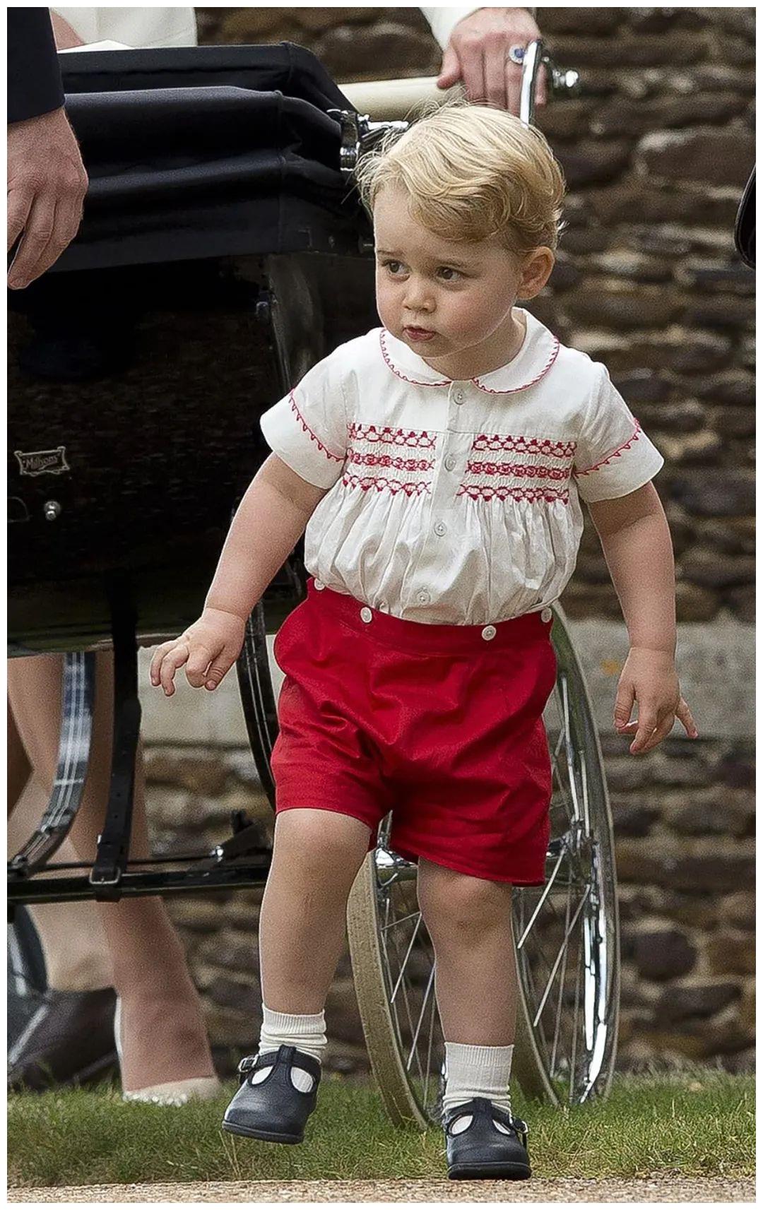 凯特王妃庆祝小儿子两岁生日晒出小王子新照浓眉大眼真像妈妈