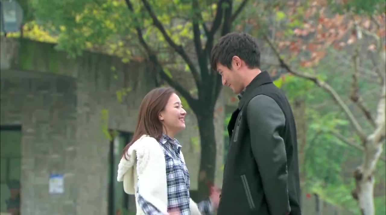 遇见王沥川沥川出差前与小秋告别两人在门口一直不舍得分开