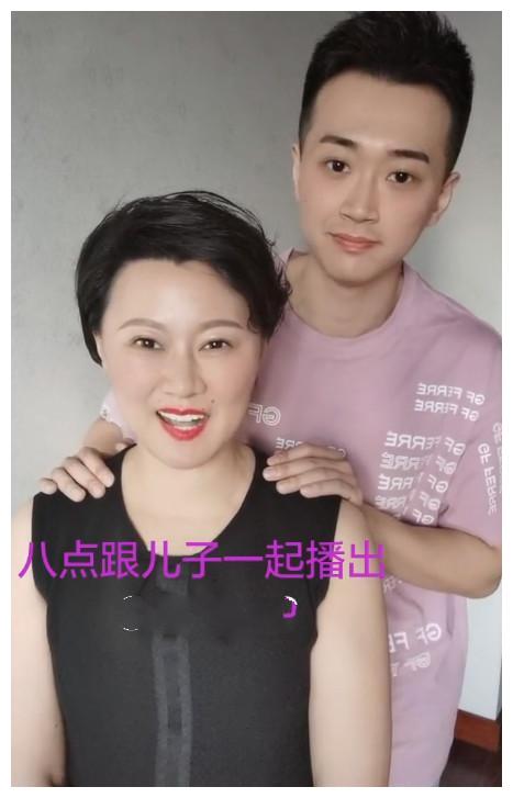 海燕22岁儿子罕曝光!模样跟妈不太像,网友质疑:怎么像刘一水?
