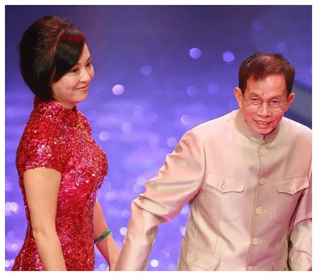 回家听见男声,3分钟后男领导坠楼|翁静晶|刘家良|娇妻_新浪新闻