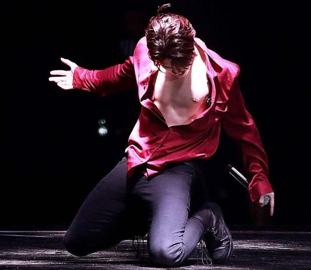 王嘉尔加盟《这就是街舞3》,回国隔离当中,睡衣"鸡窝头"亮了_高清图集