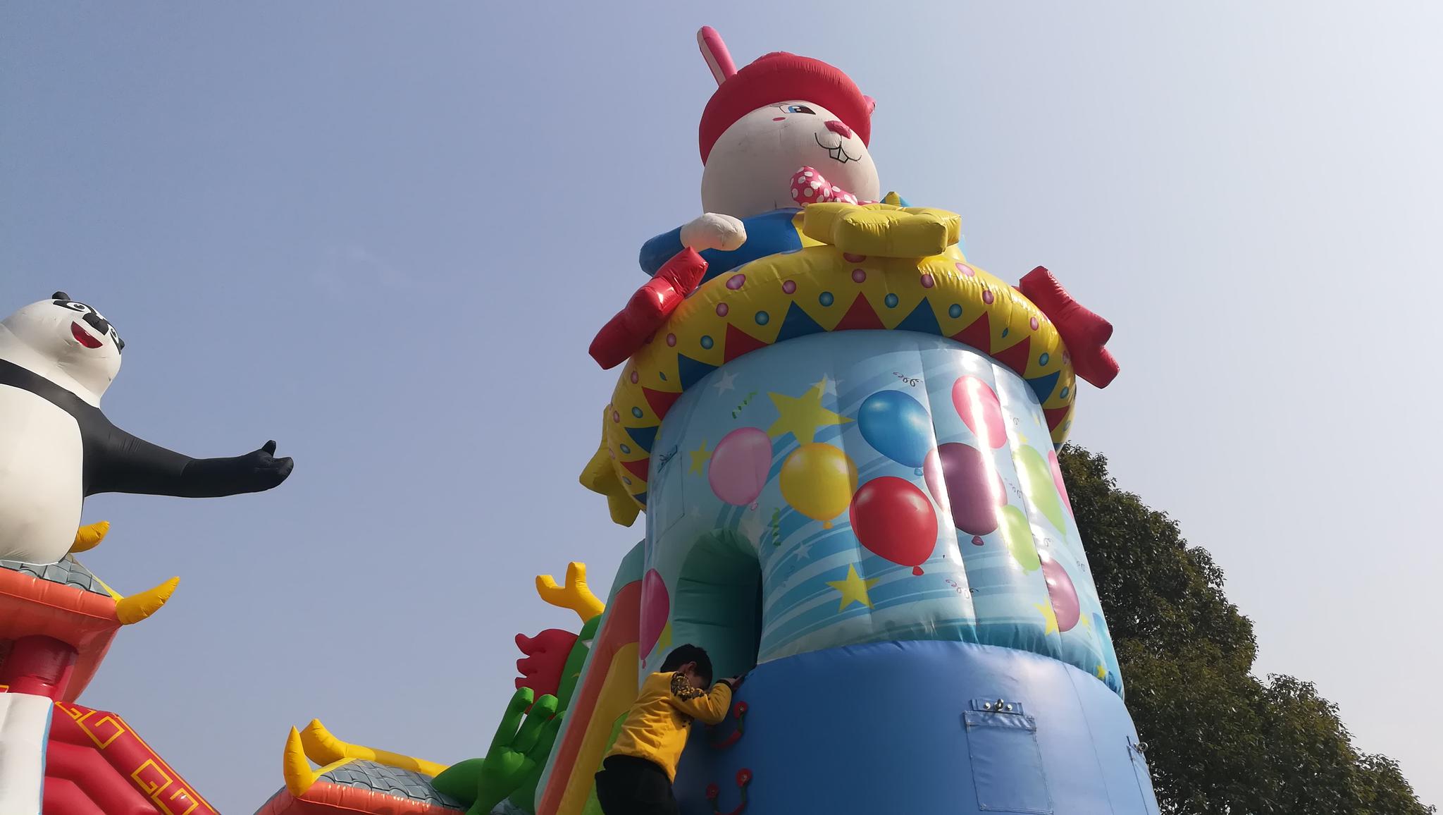 襄阳体育场前有个儿童游乐场(4)